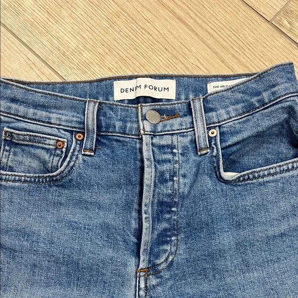 Aritzia High Rise Straight Jeans - Light Blue Denim - Picture 2 of 5